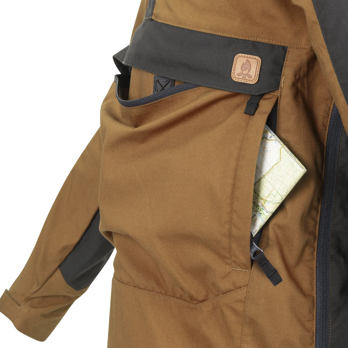 Helikon-Tex Woodsman Anorak matkajope suur eesmine kängurutasku sisemise organiseerijaga.