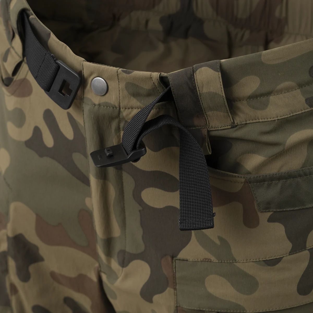 Helikon-Tex Trooper pükste veniv StormStretch®-materjal.